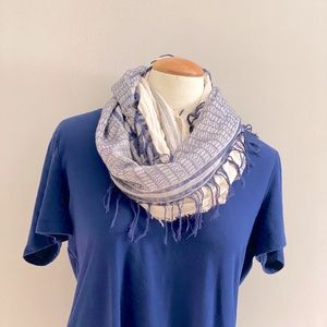 🌻2/$10🌻 American Eagle Blue and Beige Lightweight Infinity Scarf